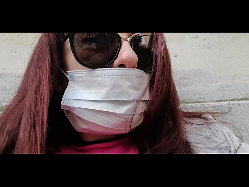 ❤️ Ніколетта мститься своєму сусіду і пісяє в його гаражі (Спеціальний італійський карантин Covid19) Секс-відео на uk.liporno.ru