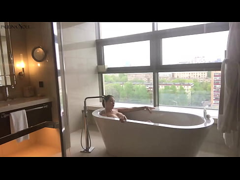 ❤️ Величезна красуня пристрасно дрочує свою кицьку у ванній Секс-відео на uk.liporno.ru