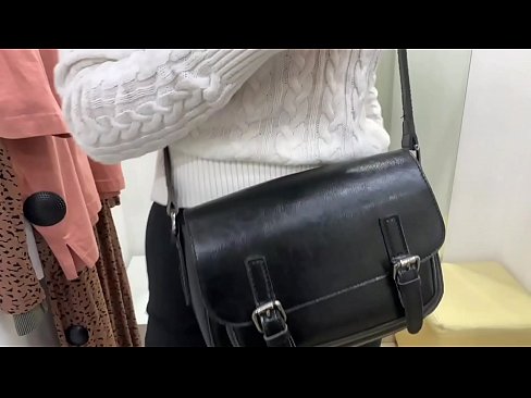 ❤️ Публічна мастурбація молодої сучки FeralBerry фалоімітатором у примірочній Секс-відео на uk.liporno.ru